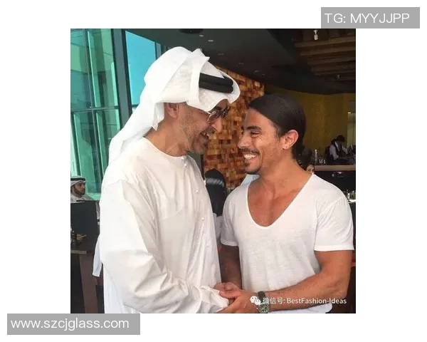 足球明星与撒盐哥共聚一堂享受美味烤肉的欢乐时光